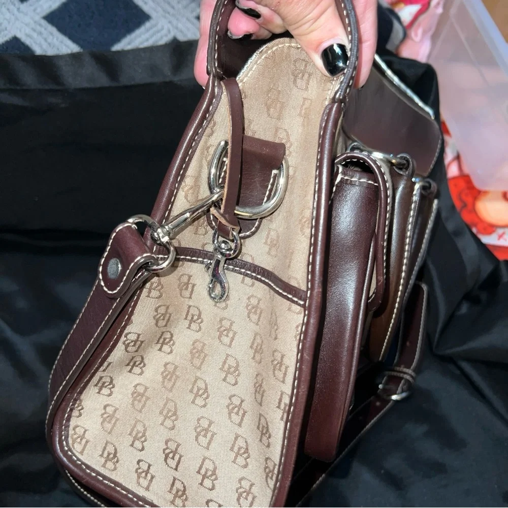 Dooney and Bourke brown leather trim crossbody signature bag - Picture 10 of 10
